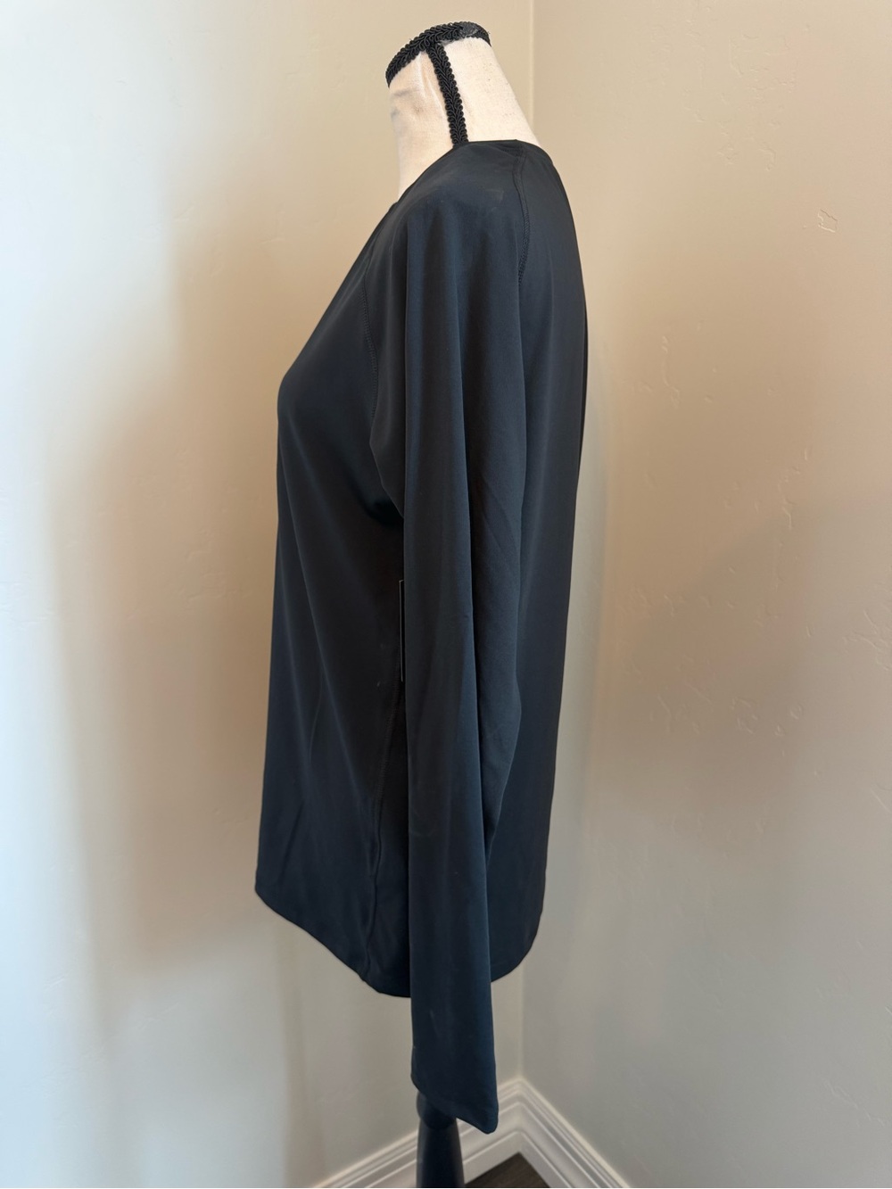 NWT Y6 YogaSix Black Long Sleeve Logo Top Yoga Activewear S $60 Retail - Picture 9 of 11